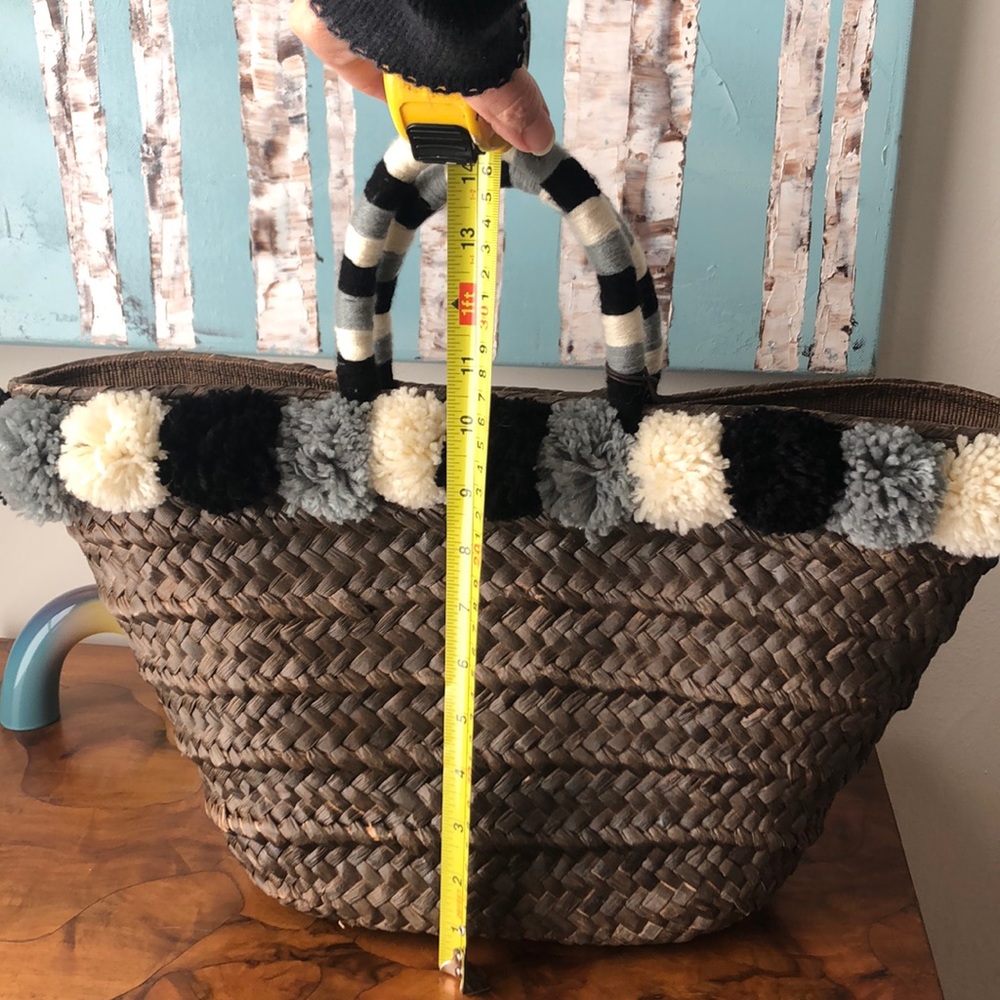 NWT Kayu straw Beach tote with pom-poms - Picture 7 of 7